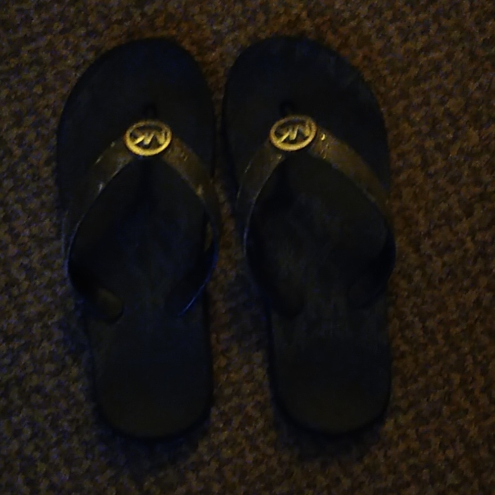 Michael kors flip flops